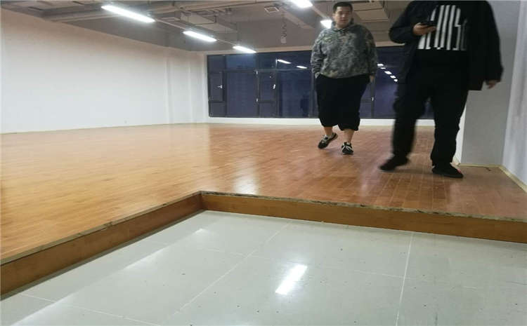 幾十元的籃球場木地板你敢買嗎？